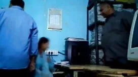স্বর্ণকেশী মেয়ে পিস ...