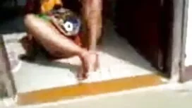 পুলিশ গিনা! মা কে চু ...