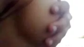 সুন্দরী বান্ধবীকে চু ...