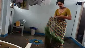 মহিলার দ্বারা, বউ কে ...